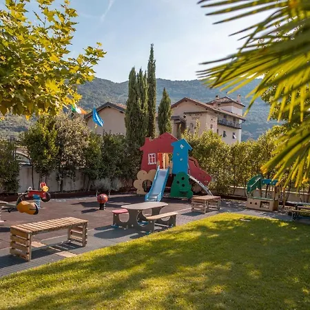 Aparthotel 4 Limoni 3*